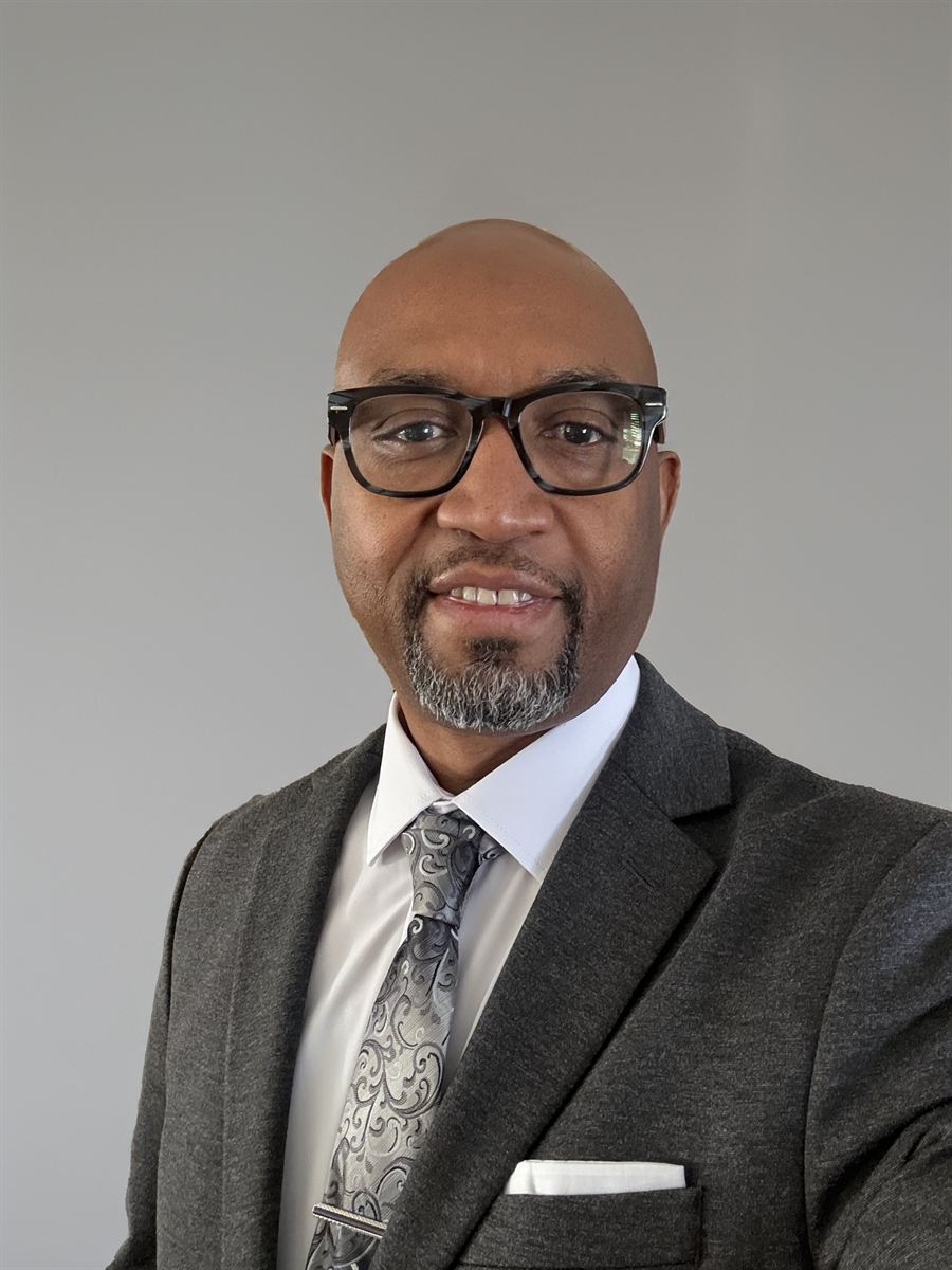 Portrait of Mo Doucoure, Founder and COO of Bambara Logistics